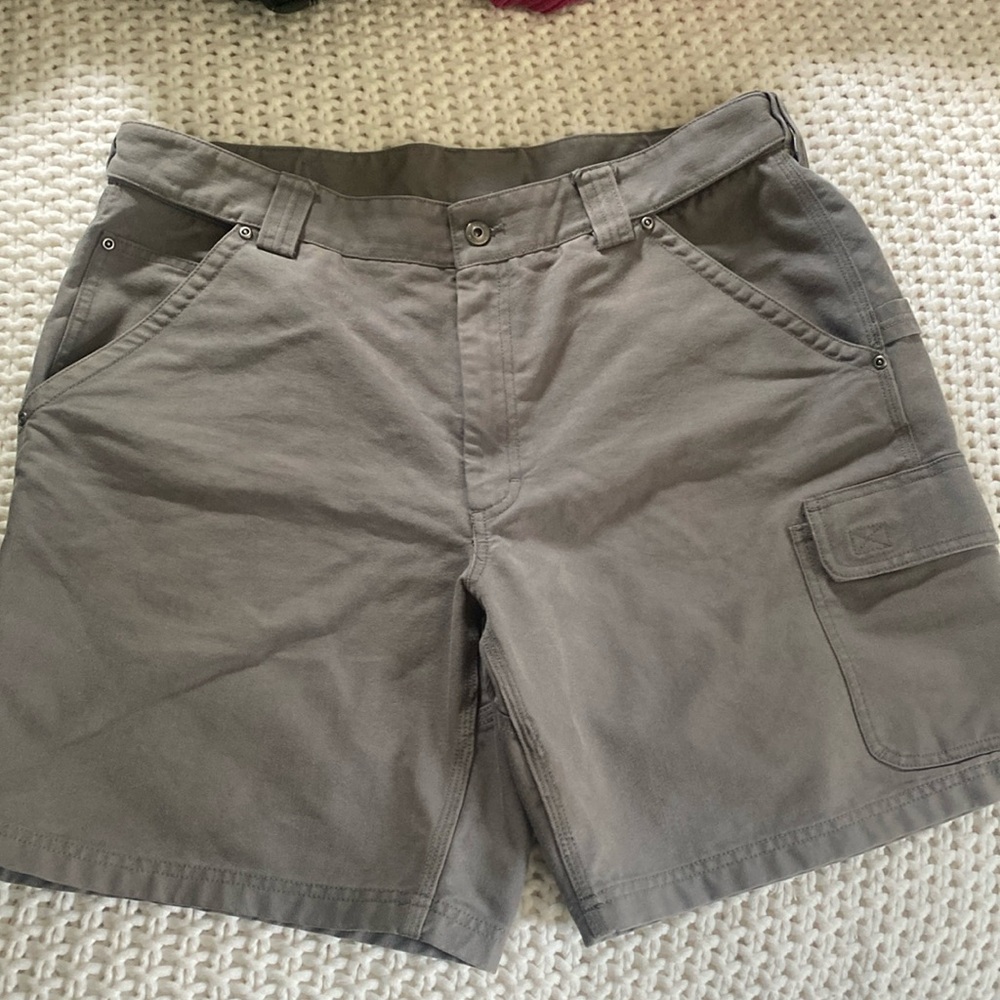 Size 40 Duluth Trading Company shorts